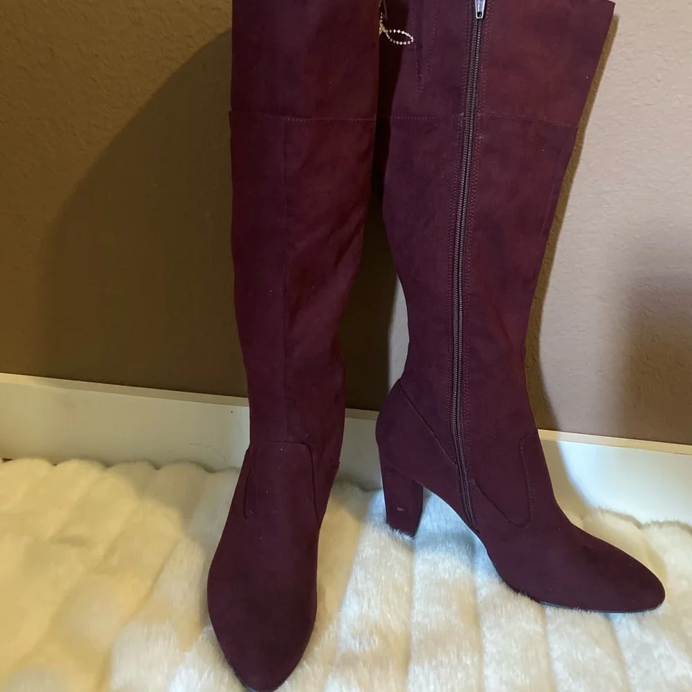 New Jones New York signature knee high dark purple boots . - Picture 2 of 3